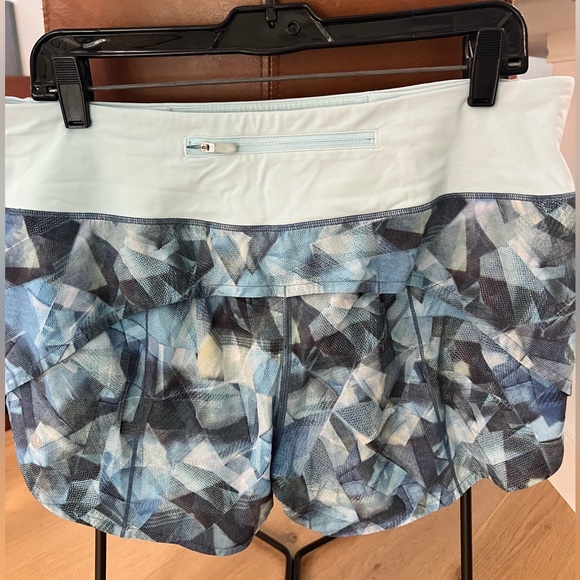 Lululemon Speed Up Short 4” inseam Size10 - Picture 2 of 5